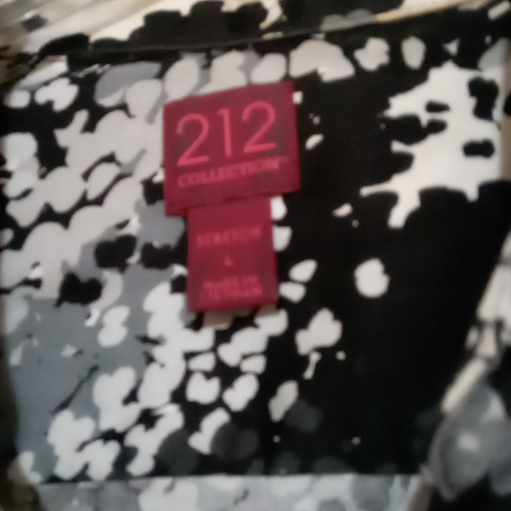 Blouse. 212 Collection. Stretch size L. Black and white mixed print.